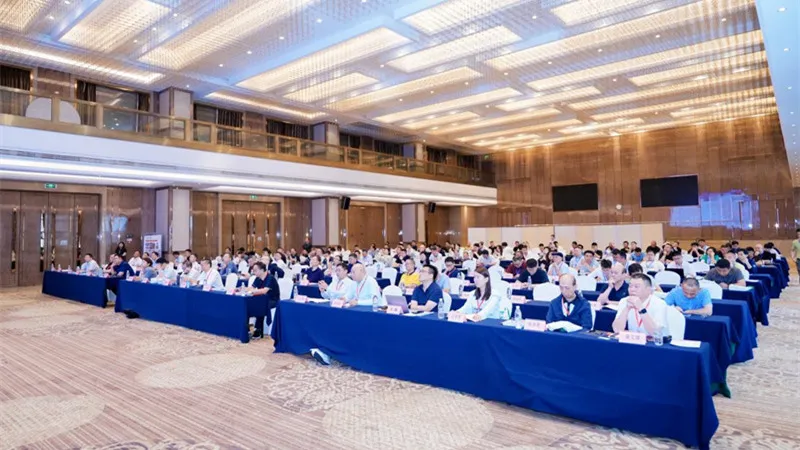 O QGM brilha na conferência de intercâmbio de 2025 sobre utilização abrangente de resíduos sólidos típicos no Cinturão Econômico do Rio Yangtze e na 7ª Conferência de Tecnologia sobre Produção e Aplicação de Materiais Utilizantes de Materiais Reciclados 