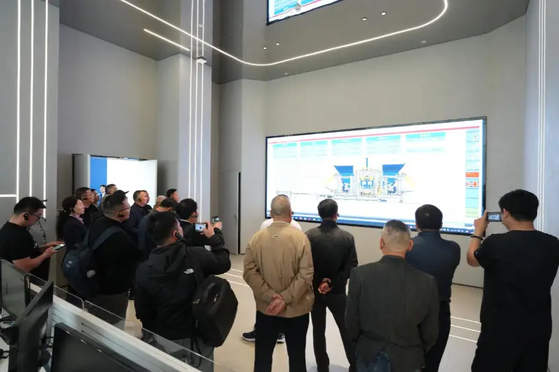 A Segunda Reunião do Conselho Permanente da 8ª Sessão da Associação de Blocos de Construção da China foi realizada em Quanzhou; Quangong Machinery Co., Ltd. contribui para o intercâmbio e desenvolvimento da indústria.